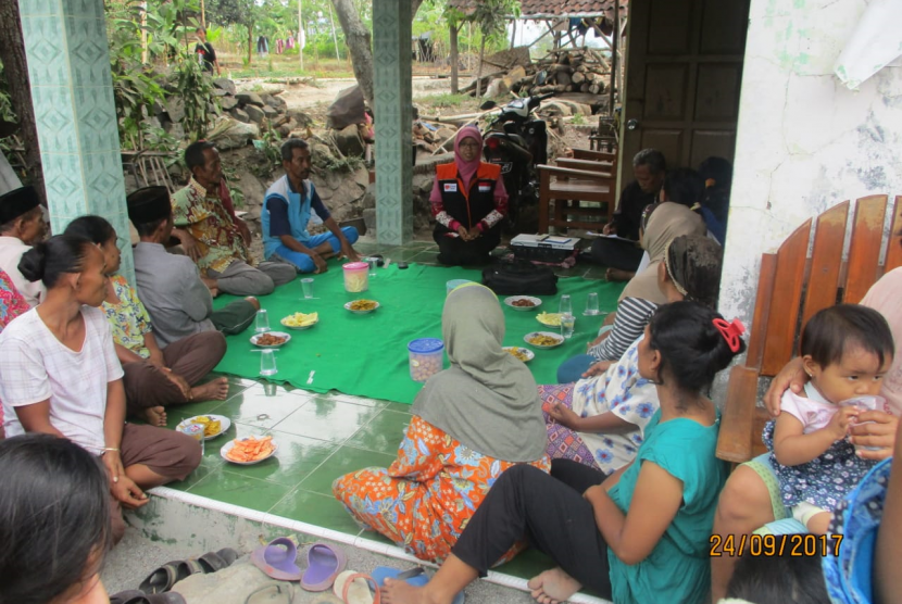 Rumah Zakat bersama Penyuluh Pertanian Lapangan (PPL) menyelenggarakan penyuluhan tentang pentingnya kartu tani kepada kelompok tani Karya Bhakti, Ahad (24/9).