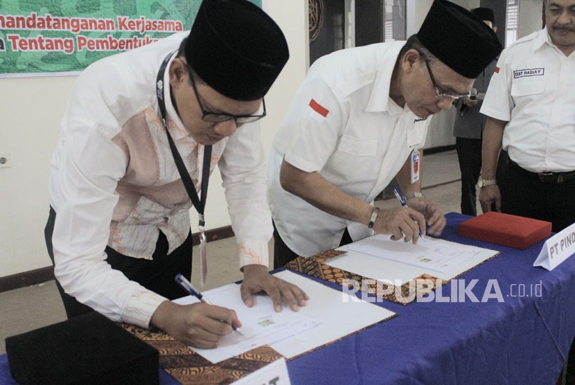 Rumah Zakat bersama PT. Pindad meresmikan pembentukan LAZ Pindad bertempat di Masjid Al-Fitrah, PT. Pindad Bandung.