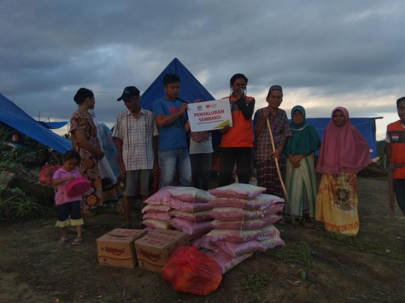 Rumah Zakat bersama SIT Ikhtiar Makassar bantuan untuk korban banjir.