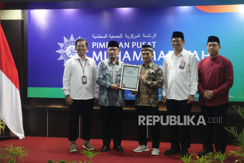 Rumah Zakat bertemu Ketua Umum Pimpinan Pusat Muhammadiyah Haedar Nashir. Pertemuan ini memperkuat sinergi Rumah Zakat dan Muhammadiyah.