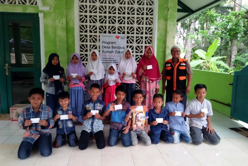  Rumah Zakat Bina Penerima Manfaat Beasiswa Juara