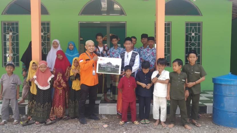 Rumah Zakat Cilegon memberikan bantuan untuk membangun mushola bagi Panti Yatim dan Dhuafa Hayyussalam yang berlokasi di Desa Pasirwaru, Ciherang, Mancak, Serang, Banten. 