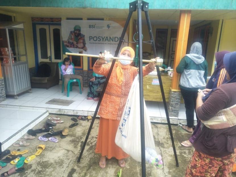Rumah Zakat dan BSI salurkan bantuan sarana kesehatan untuk Posyando di Garut.