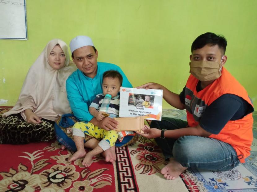 Rumah Zakat dan Cita Sehat Foundation beri bantuan kepada Zein.