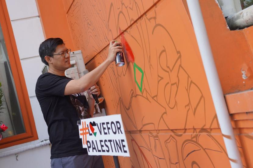 Rumah Zakat dan Street Art Dakwah berkolaborasi menyuarakan kemerdekaan Palestina lewat kegiatan mural bertajuk Paint For Humanity #LoveForPalestine, Sabtu (10/8/2024).