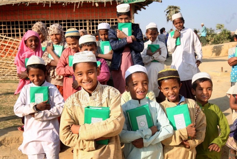   Rumah Zakat Distribusikan Alquran untuk Pengungsi Rohingya