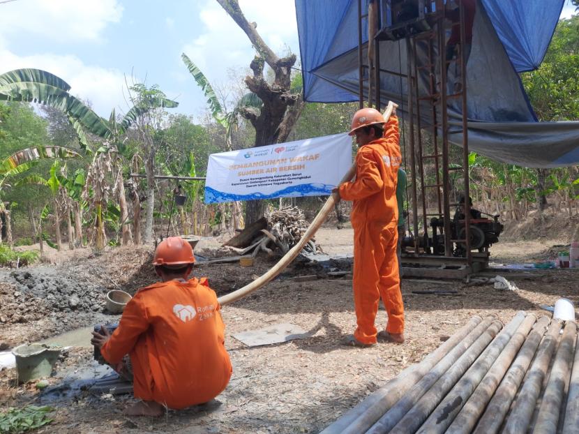  Rumah Zakat DIY mulai membangun sumur bor di Dusung Karangpadang, Gunungkidul, Daerah Istimewa Yogyakarta. 