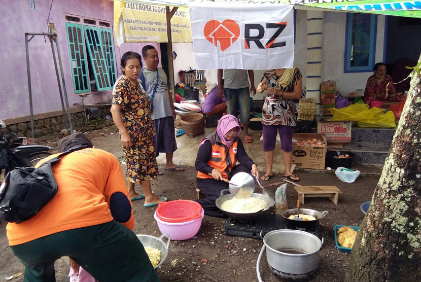 Rumah Zakat gelar Aksi Siaga Bencana Banjir untuk membantu korban banjir dan longsor di Pacitan.