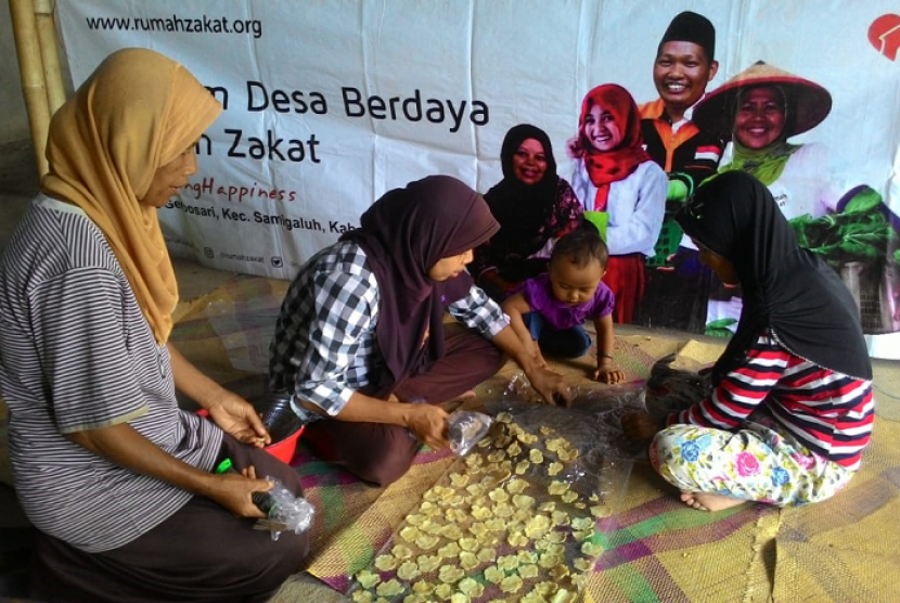 Rumah Zakat gelar pelatihan pembuatan emping dari melinjo.