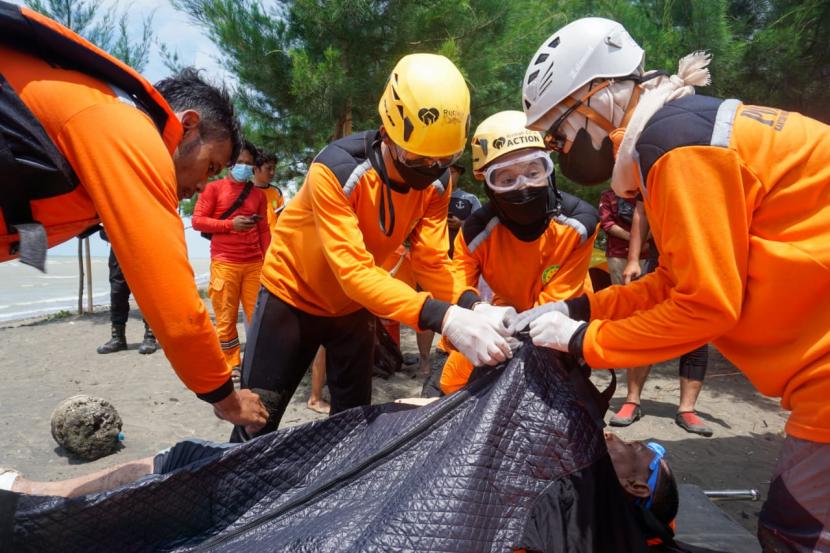 Rumah Zakat gelar pelatihan water rescue bersama Basarnas Semarang, dan telah memasuki hari ketiga.