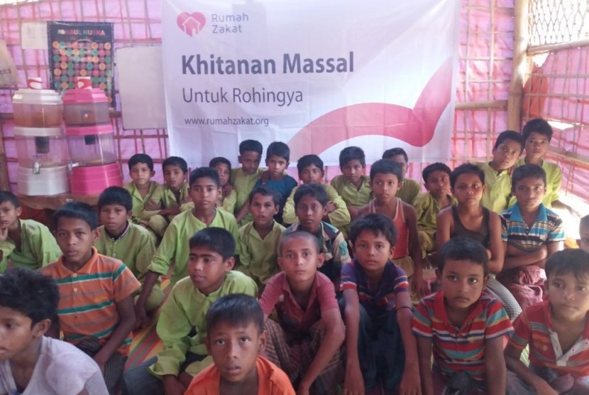  Rumah Zakat Gelar Sunatan Massal untuk 400 Anak Rohingya