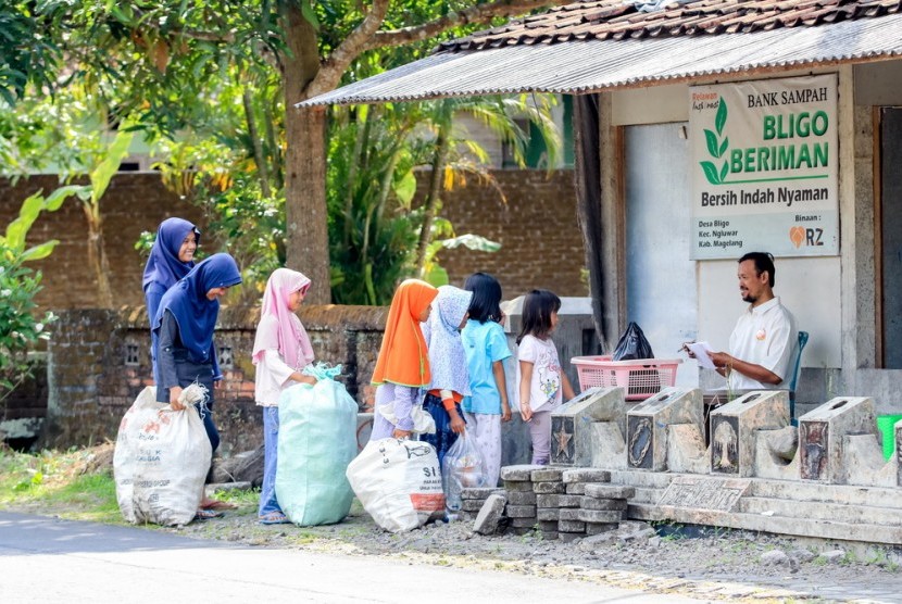 Rumah Zakat Inisiasi Bank Sampah untuk Desa Wisata Bligo