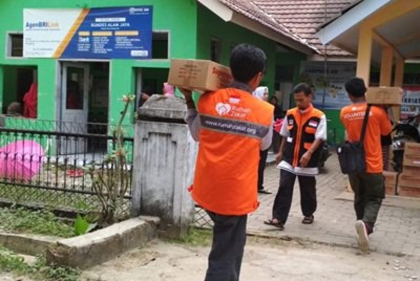 Rumah Zakat kembali menurunkan beberapa Relawan untuk mendistribusikan Superqurban di wilayah terpencil Pandeglang, Banten. 