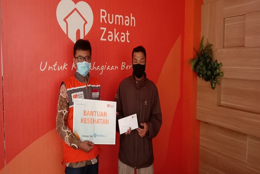 Rumah Zakat kembali menyalurkan bantuan kesehatan kepada Muhammad Syamil, seorang anak berusia dua tahun yang mengalami kebocoran jantung, Jum’at (12/3). Bantuan tersebut merupakan hasil penggalangan dana yang dilakukan melalui platform kitabisa.com.
