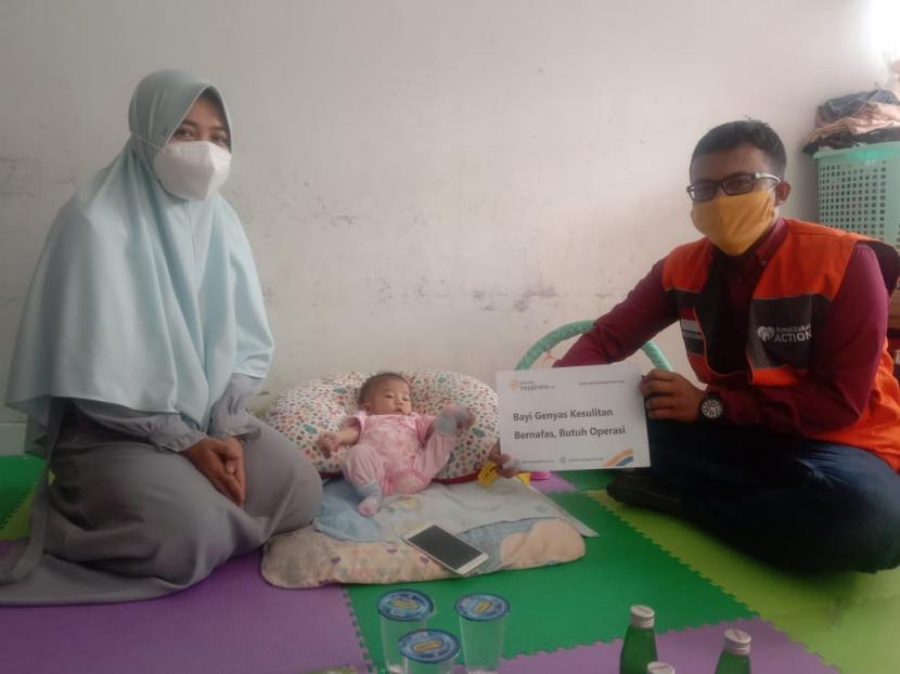 Rumah Zakat kembali menyalurkan bantuan kesehatan untuk Genyas, bayi yang tinggal di Perumahan pondok Mulya Melati Wangi blok O No 7, Kelurahan Melati Wangi, Bandung.
