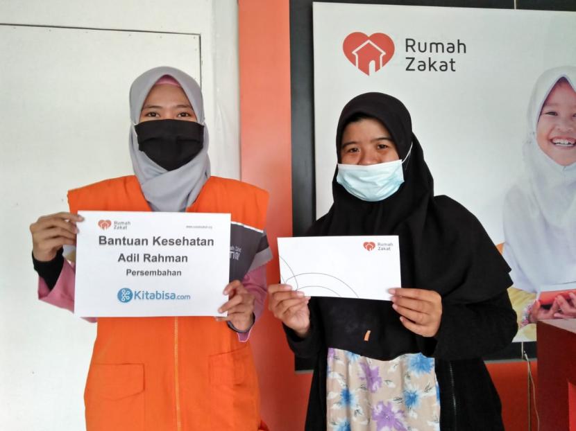 Rumah Zakat kembali menyalurkan dana bantuan kesehatan untuk Adil Rahman, seorang anak yang mengalami patah tulang sumsum belakang selama 13 tahun lamanya. Bantuan kesehatan tersebut diserahkan langsung kepada adiknya, Rabu (17/2).