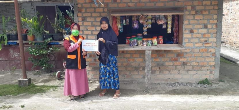 Rumah Zakat kembali salurkan bantuan ekonomi untuk masyarakat kurang mampu. Kali ini bantuan ekonomi disalurkan kepada beberapa warga yang tinggal di sekitar pasar lama yang berlokasi di Kelurahan Bumi Agung, Kecamatan Muaradua.