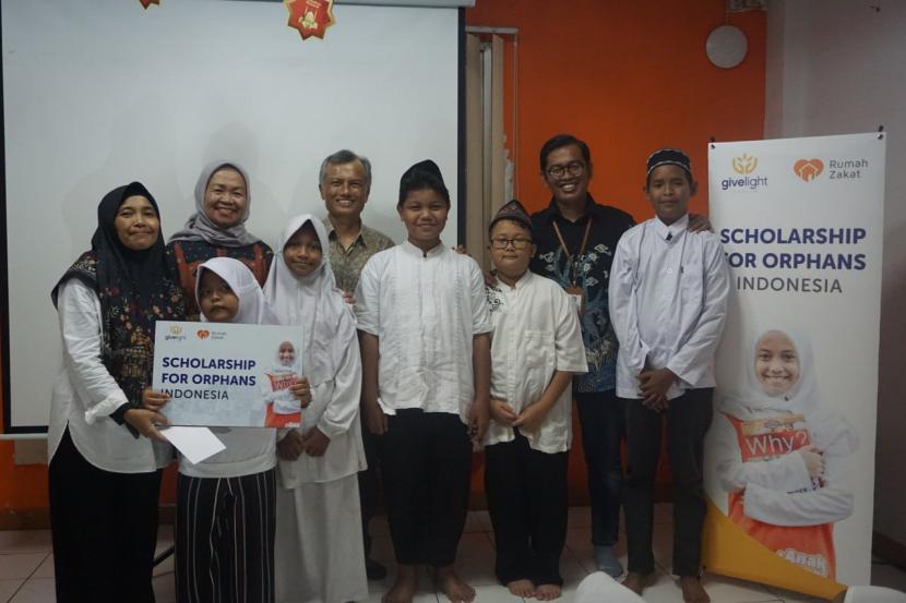 Rumah Zakat kolaborasi dengan Givelight