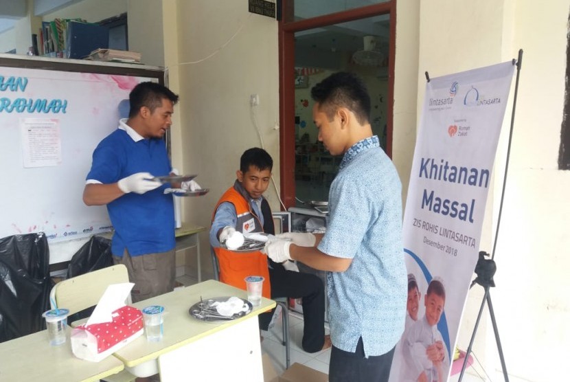  Rumah Zakat Makassar bersama ZIS Rohis Lintasarta membuka pendaftaran khitan gratis untuk anak-anak  yatim dan dhuafa. 