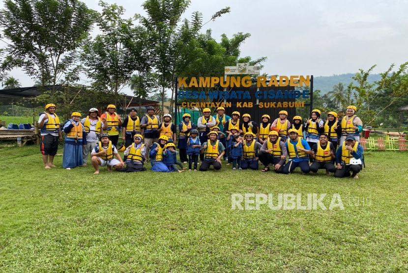 Rumah Zakat melakukan empowering visit ke Desa Cisande, Sukabumi, salah satu desa wisata binaan yang melibatkan donatur dan mitra startegis.  