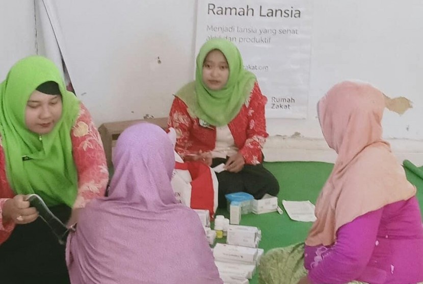 Rumah Zakat melalui Cita Sehat Foundation bersinergi dengan Bidan Desa Plakpak kembali menggelar kegiatan Ramah Lansia. 
