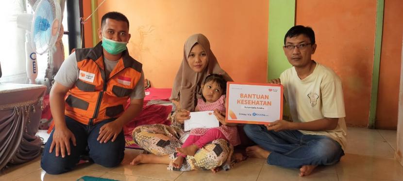 Rumah Zakat melalui Cita Sehat Foundation meyalurkan bantuan kesehatan untuk ananda Raisya di Desa Beurawe, Kecamatan Kuta Alam, Kota Banda Aceh.