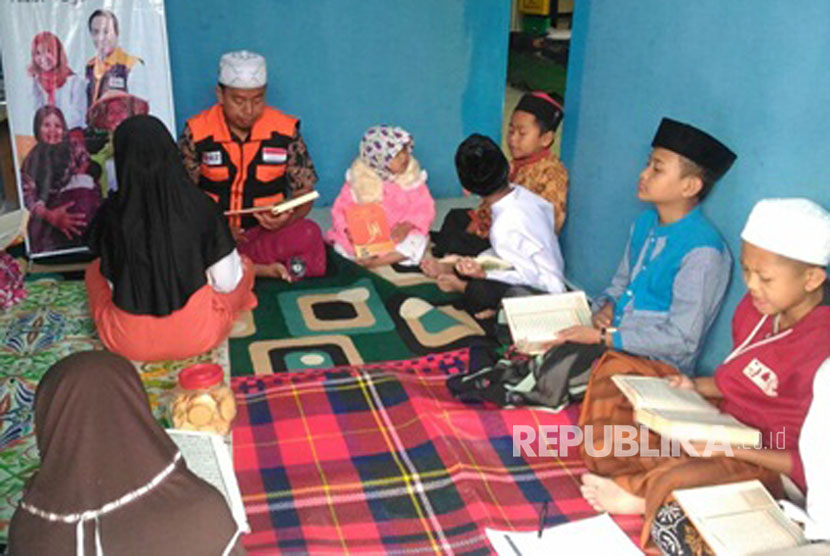  Rumah Zakat Melalui program pendidikan Senyum Juara menyenggarakan kelas Hafalan Quran untuk anak - anak binaan di Desa Berdaya Bumijawa RT 05 RW 01 Kec. Bumijawa Kab.Tegal Kab. Tegal Jawa Tengah,