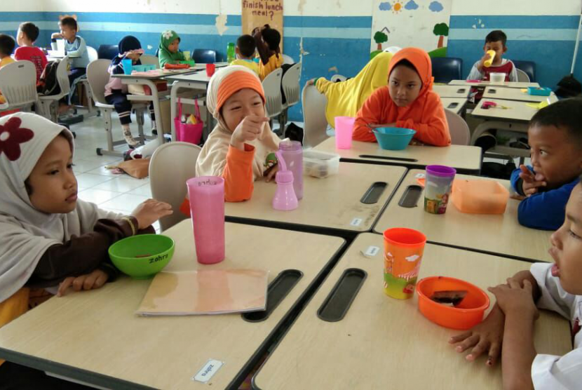 Rumah Zakat membangun kepedulian anak SD Juara Paragon Jakarta Selatan untuk menebar kebaikan kepada sesama.