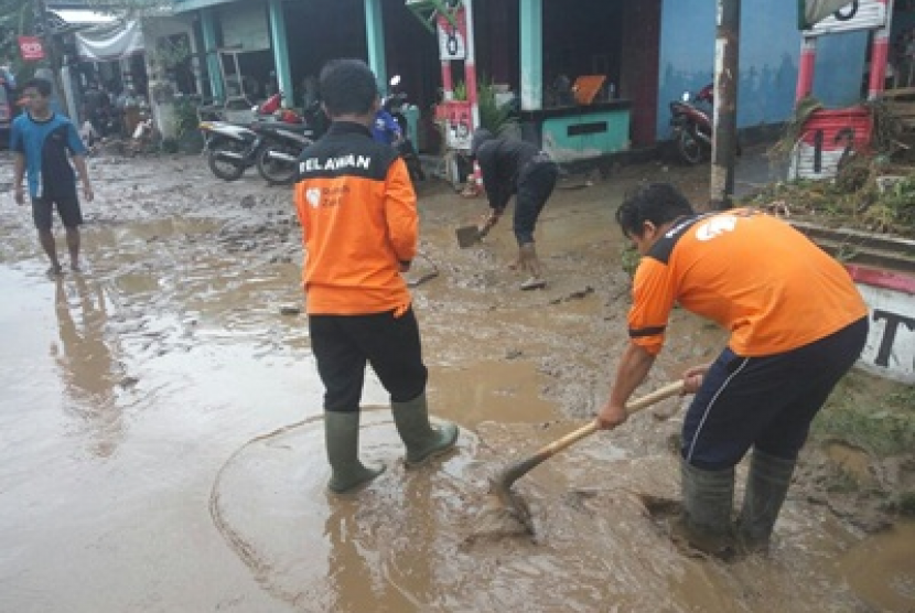 Rumah Zakat membantu korban banjir di Yogyakarta.