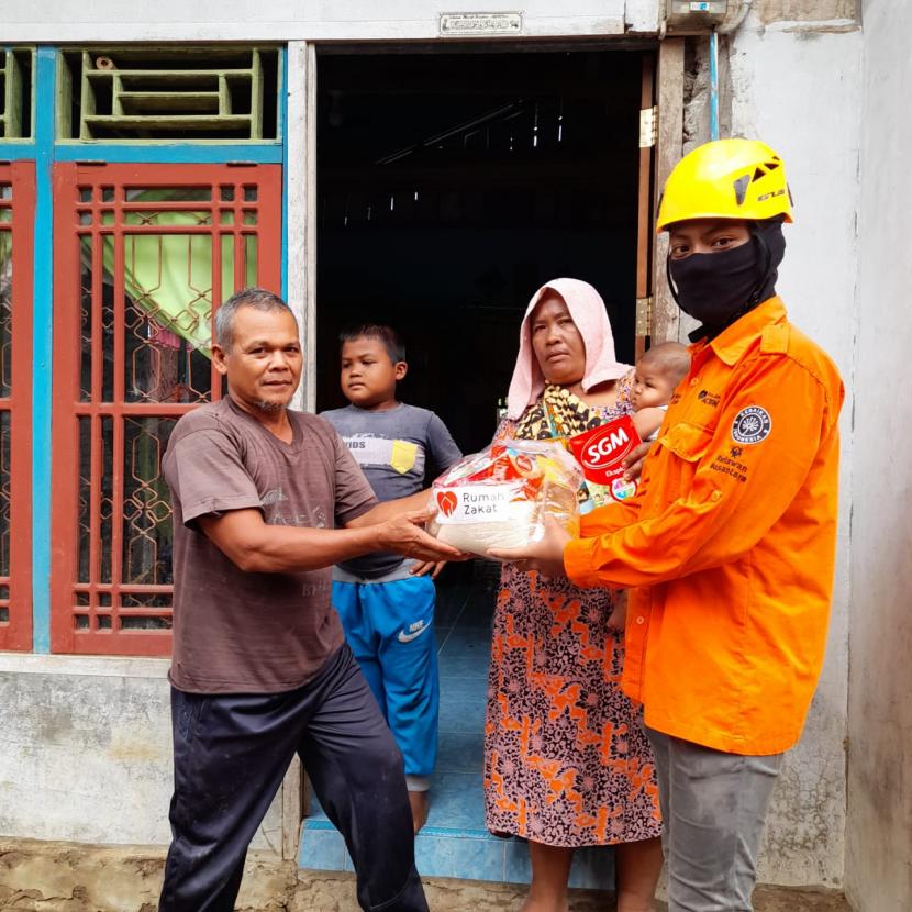 Rumah Zakat memberi bantuan untuk korban banjir Pasaman