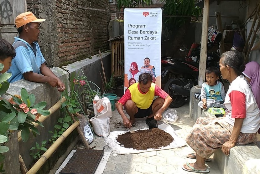 Rumah Zakat memberikan edukasi pelayanan Posyandu untuk kader di Malang.