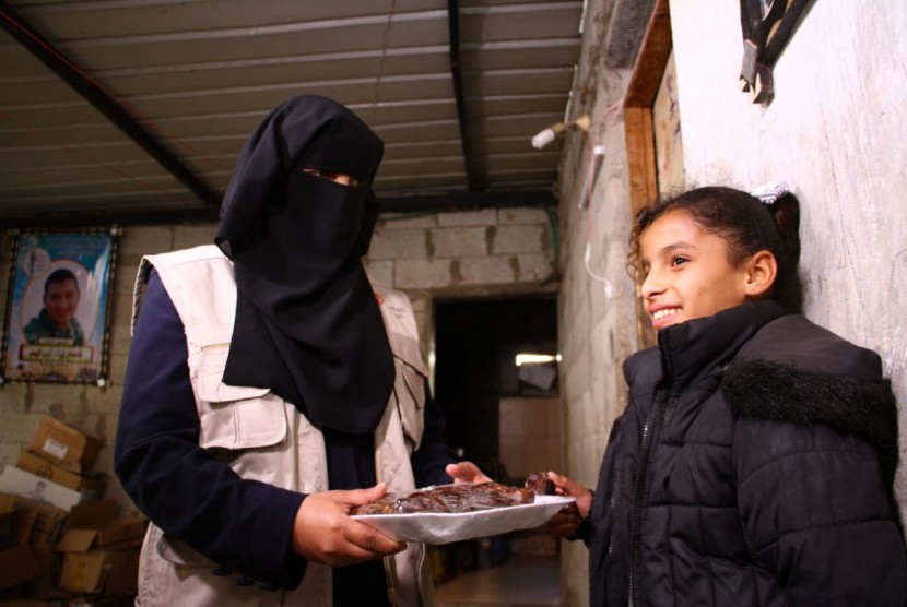 Rumah Zakat mendistribusikan bantuan pangan untuk 1.050 warga palestina di Jalur Gaza hari ini, Jumat (23/11). 