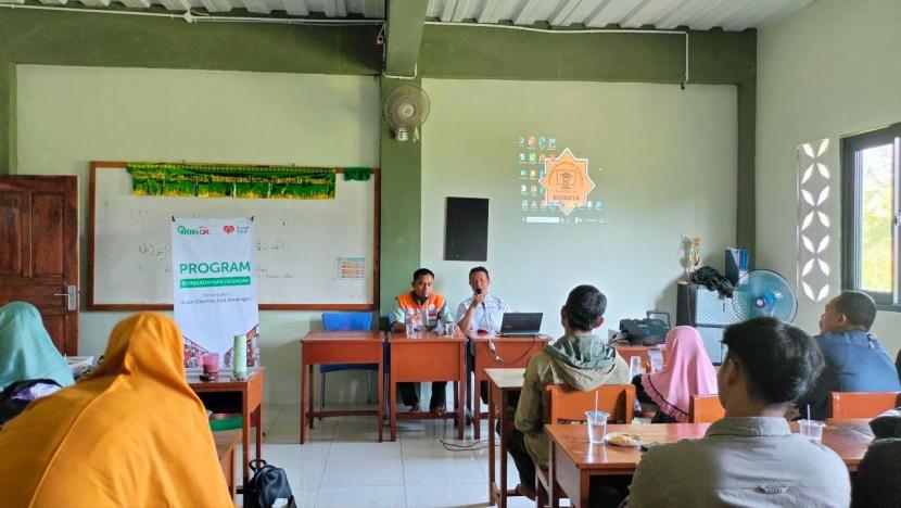 Rumah Zakat menggandeng ROIS OJK memberikan pelatihan wirausaha di Kabupaten Sukabumi, Jawa Barat,