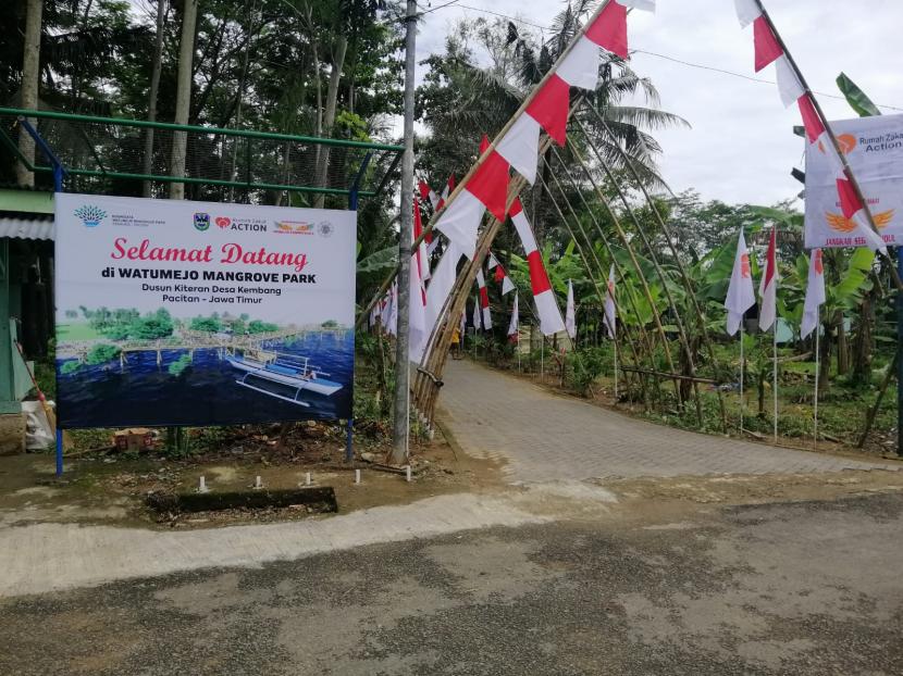 Rumah Zakat menggelar launching Desa Tangguh Pesisir, Watumejo Mangrove Park, Desa Kembang Pacitan, yang digelar, Ahad (28/11).