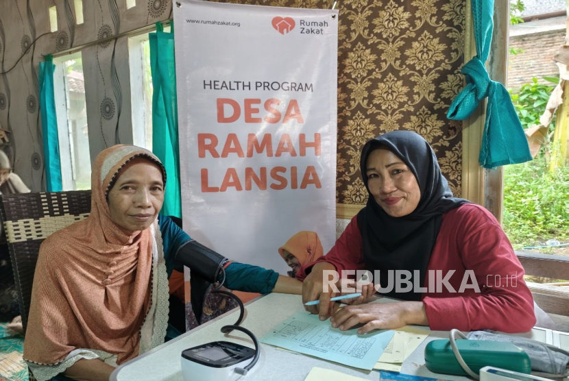 Rumah Zakat menggelar program kesehatan bagi lansia di Dusun Umbul Baru, Pesawaran, Lampung. 