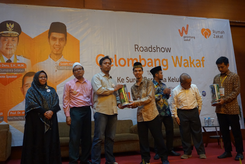Rumah Zakat menggelar “Roadshow Gelombang Wakaf” yang mengusung tema 