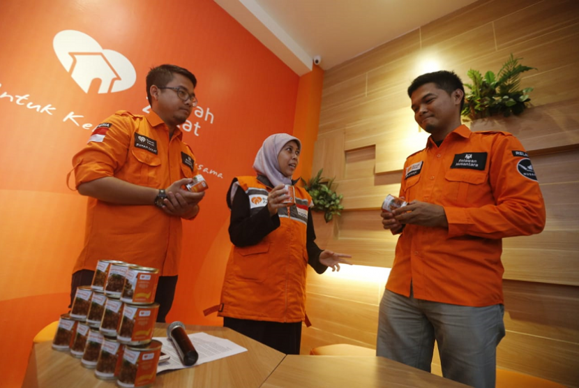 Rumah Zakat mengirim relawan membantu korban tsunami Selat Sunda.