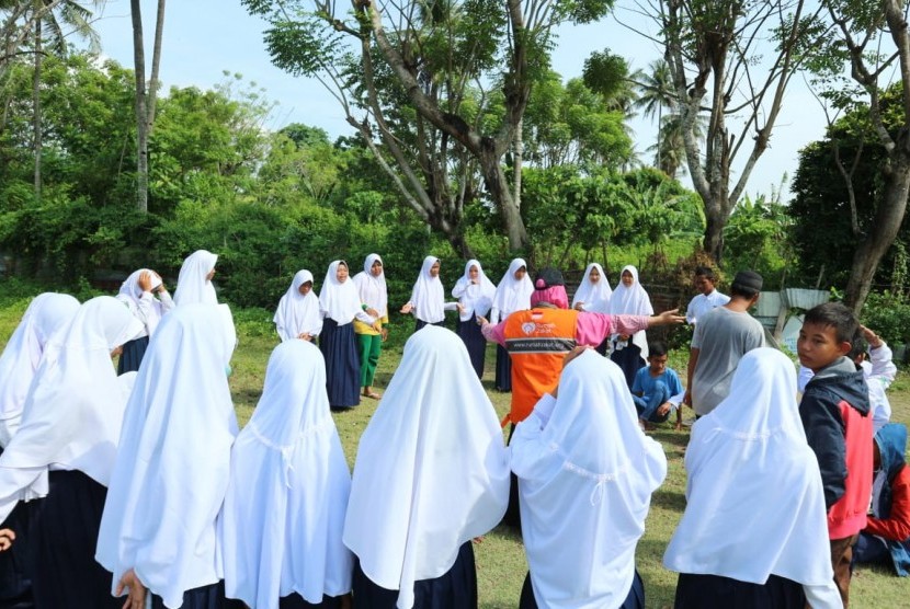 Rumah Zakat mengirimkan tim untuk melakukan pendampingan psikososial kepada anak-anak korban gempa Sulawesi Tengah.