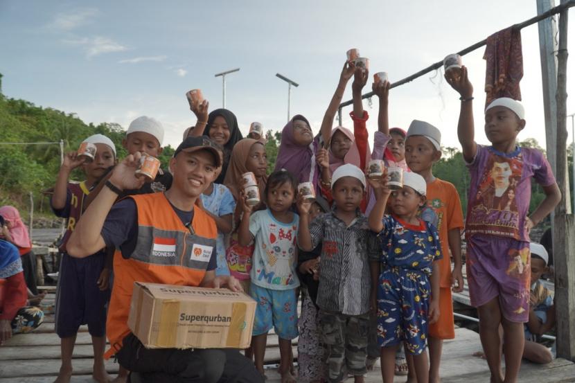  Rumah Zakat menyalurkan 40 paket Superqurban untuk 80 penerima manfaat yang ada di Kampung Imanikari, Distrik Misool Selatan, Kabupaten Raja Ampat, Provinsi Papua Barat. 