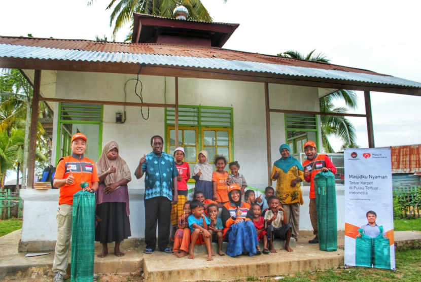 Rumah Zakat menyalurkan bantuan alat-alat ibadah untuk warga di Merauke.