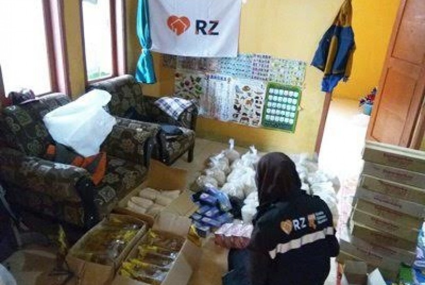 Rumah Zakat menyalurkan bantuan kornet superqurban untuk korban banjir Gunung Halu.