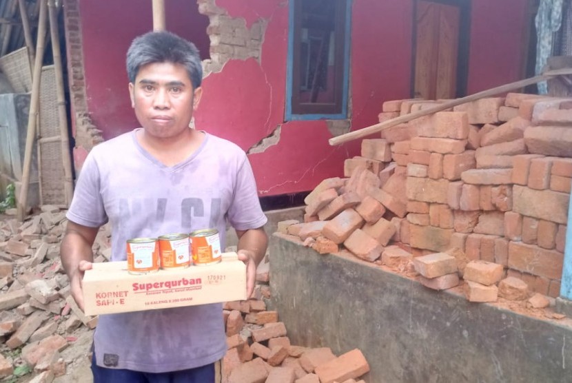 Rumah Zakat menyalurkan bantuan kornet Superqurban untuk korban gempa Lombok Timur.