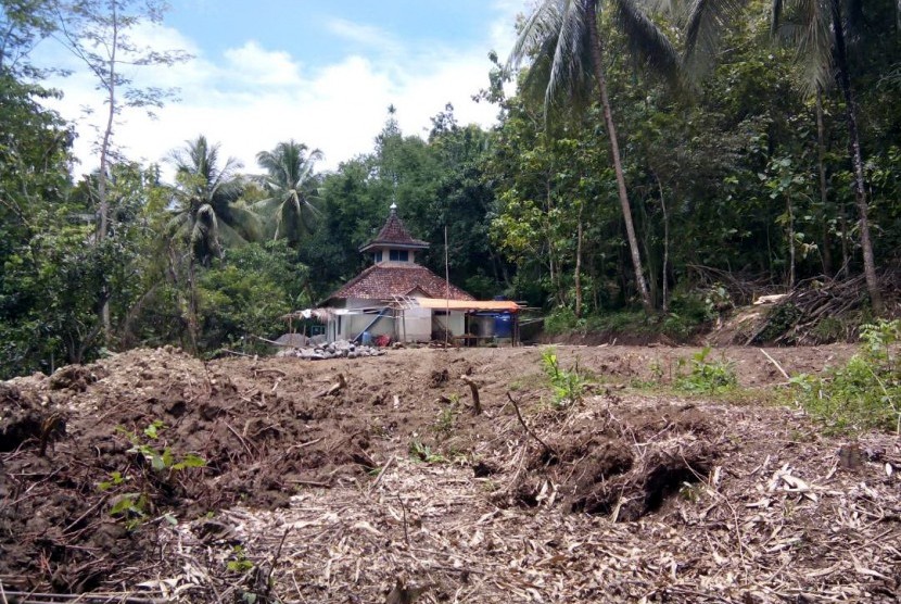 Rumah Zakat menyalurkan bantuan pembangunan masjid di Dusun Cikalan RT.57 RW.25 Desa Bandarharjo, Kec. Kalibawang, Kab. Kulonprogo