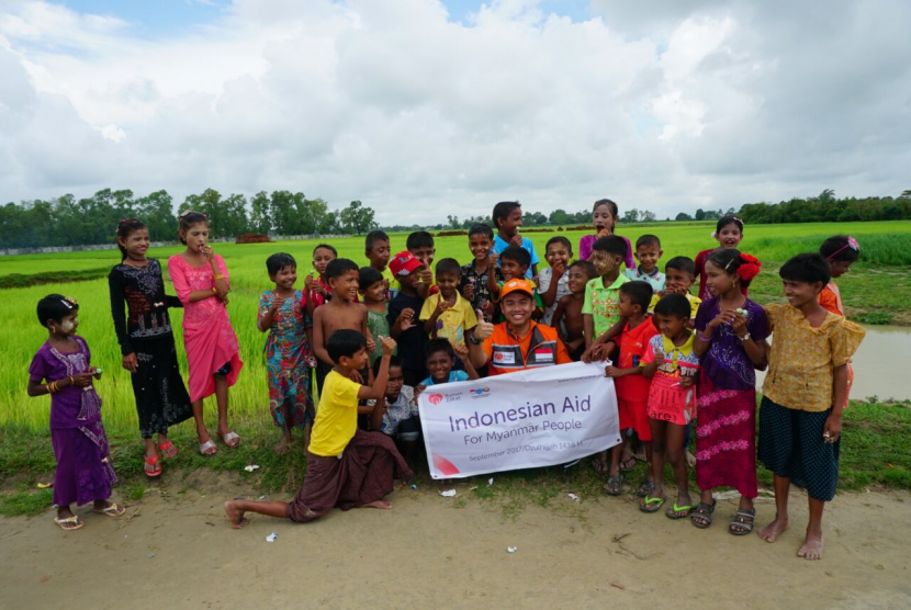 Rumah Zakat menyalurkan daging kurban olahan ke Muslim Rohingya di Sittwe, Mynamar.