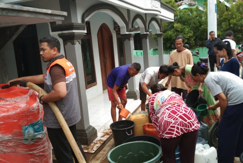 Rumah Zakat merespons bencana kekeringan dengan mengirimkan bantuan air bersih untuk kehidupan warga Pandeglang.