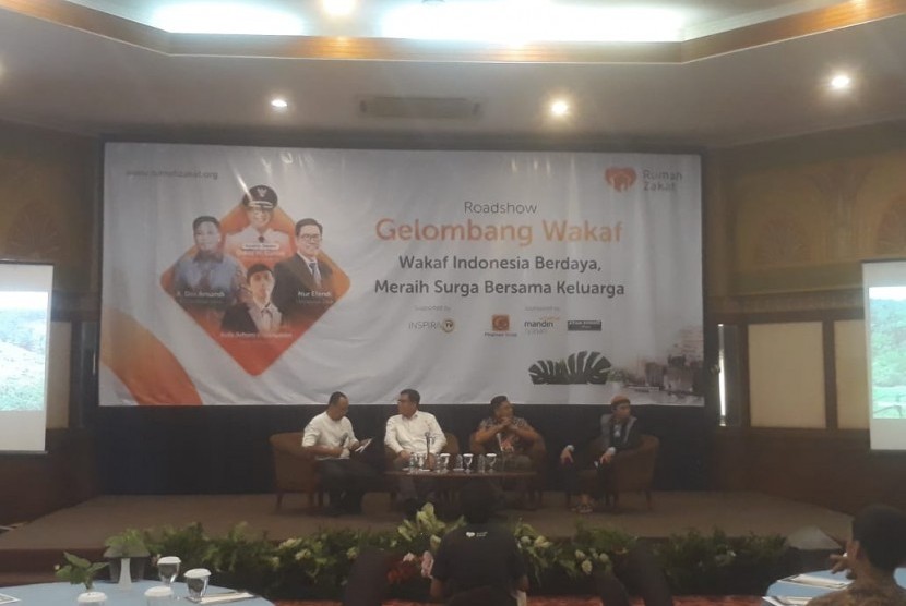 Rumah Zakat (RZ) melakukan roadshow gerakan gelombang wakaf di Hotel Horison, Kota Bandung, Sabtu (30/11). 