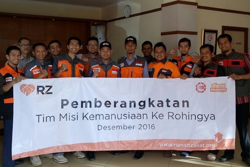 Rumah Zakat (RZ) memberangkatkan tim misi kemanusiaan untuk Rohingya, Rabu (21/12)