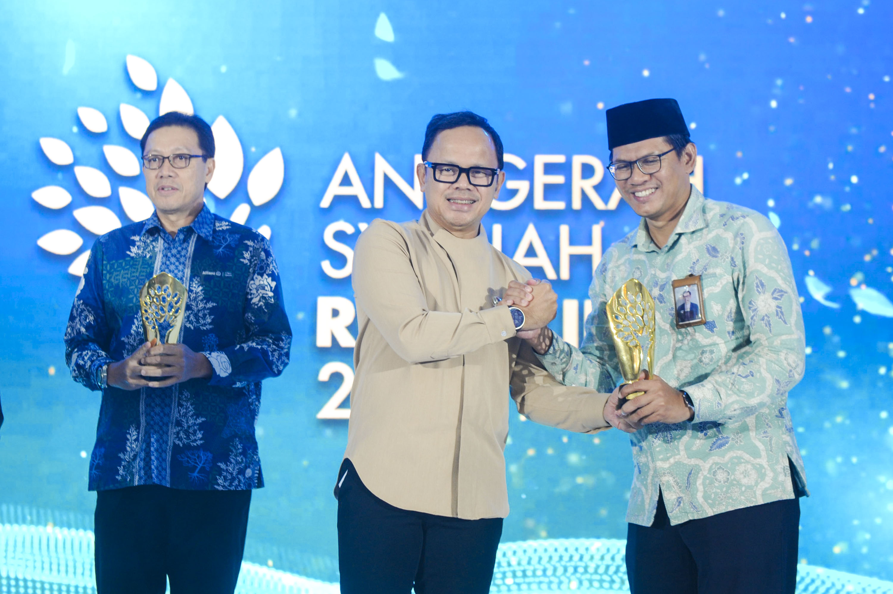 Rumah Zakat (RZ) menggaet penghargaan The Best Islamic Philanthropy Award dalam event Anugerah Syariah Republika (ASR) 2025. 
