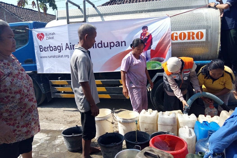 Rumah Zakat salurkan 24 ribu air bersih.