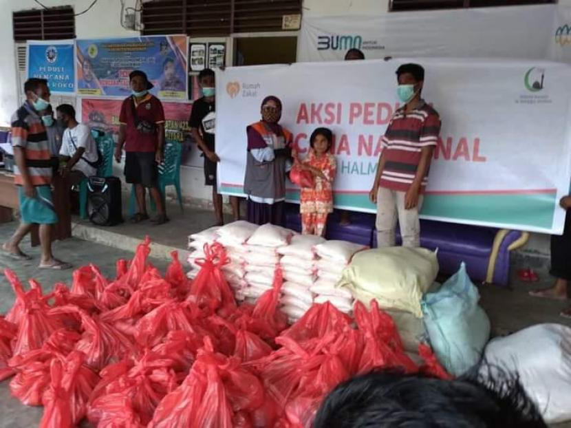 Rumah Zakat salurkan bantuan untuk korban banjir Halmahera.